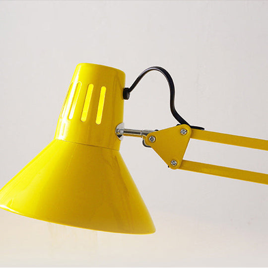 AlvaBeam | Schlanke Nordic-Leuchte mit Steckeranschluss