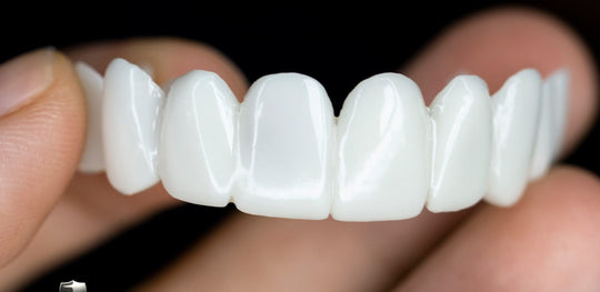 DentGlow | Verstellbare Zahnprothese – Natürlicher Look & Passform
