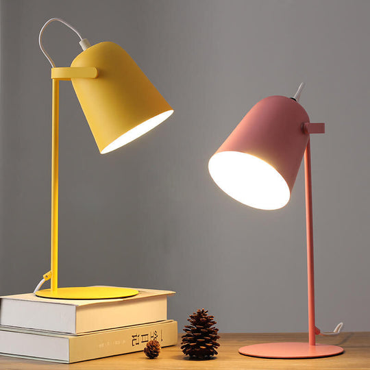 ColorBeam | Nordische Macaron-Farbe, kreatives Eisen-Eimer-Design, 1-flammige Tischlampe