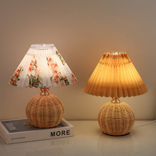 GlowWeave | Sanft dimmbare Rattanleuchte mit Fernbedienung