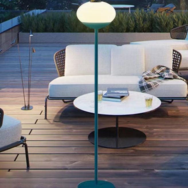 SunStalk | Elegante PE-Stehlampe für Garten & Rasen