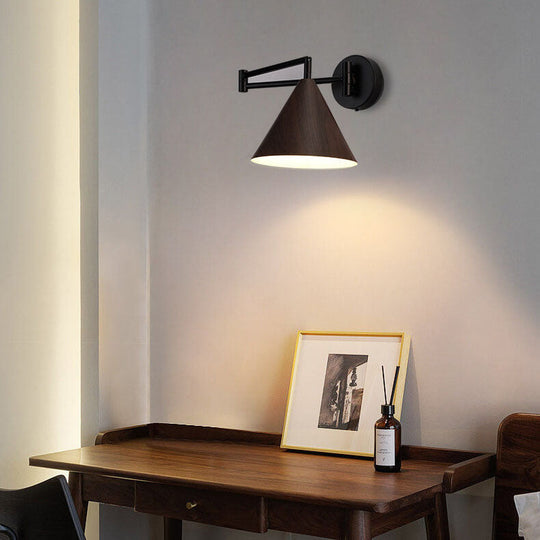SwingCone | Moderne Wandleuchte mit Schwenkarm und Holzmaserung