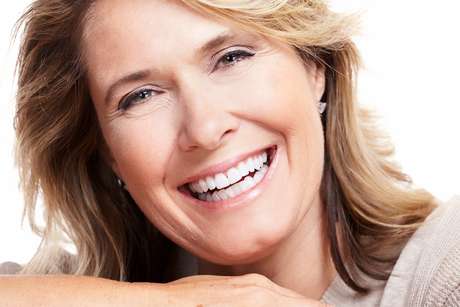 DentGlow | Verstellbare Zahnprothese – Natürlicher Look & Passform