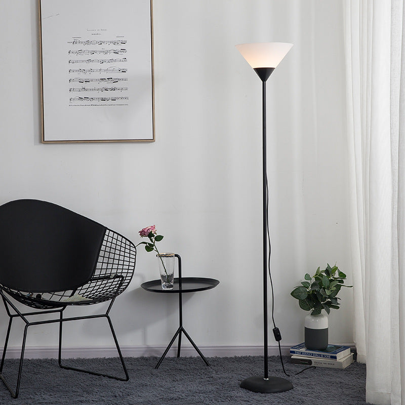 ConeLume | Kreative Minimalistische Kegel-Schirm 1-Licht Stehlampe