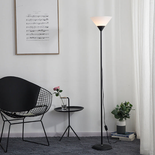 ConeLume | Kreative Minimalistische Kegel-Schirm 1-Licht Stehlampe