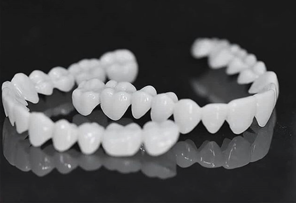 DentGlow | Verstellbare Zahnprothese – Natürlicher Look & Passform