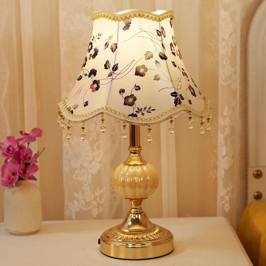 ViennaBloom | Goldene Blumentischlampe mit Stil
