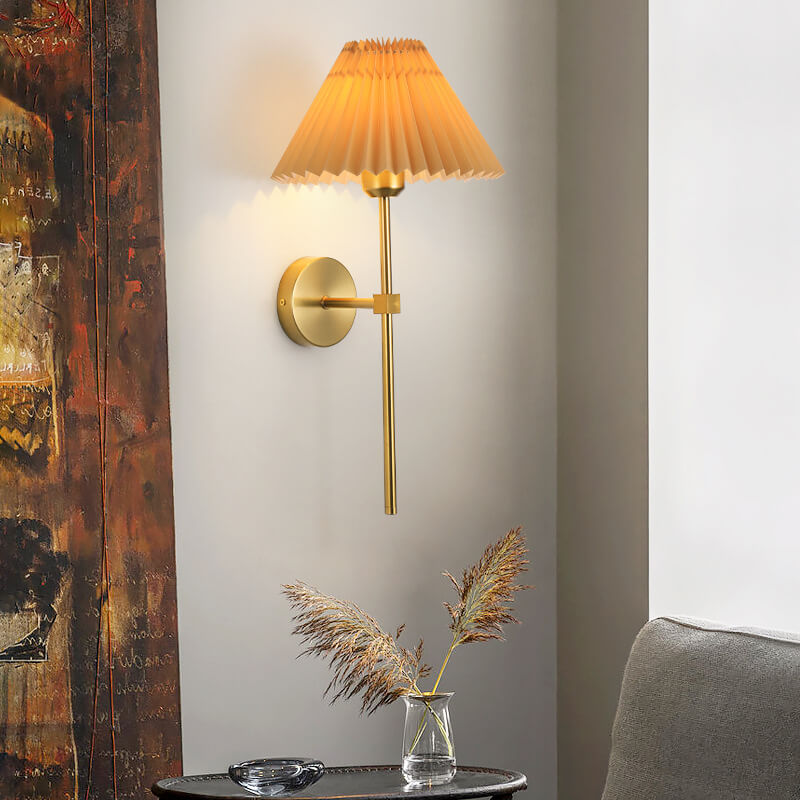 ShadeLuxe | Faltenstoff Wandleuchte mit geradem Arm