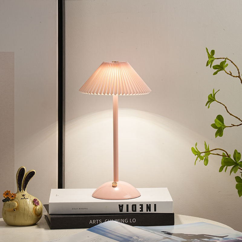 GlowCone | Kegelförmige Stoff-Tischleuchte im Scandi-Stil