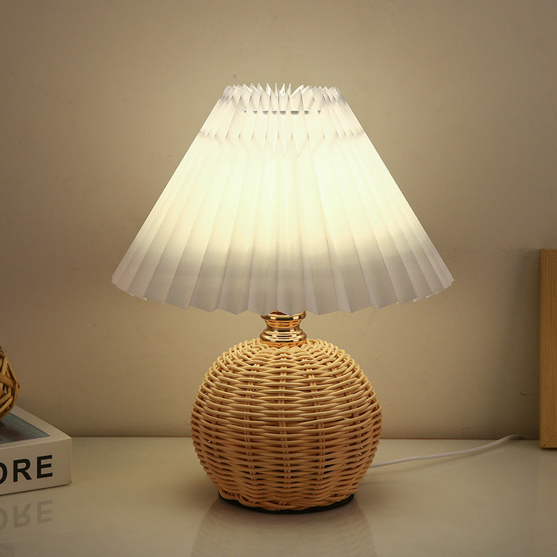 GlowWeave | Sanft dimmbare Rattanleuchte mit Fernbedienung