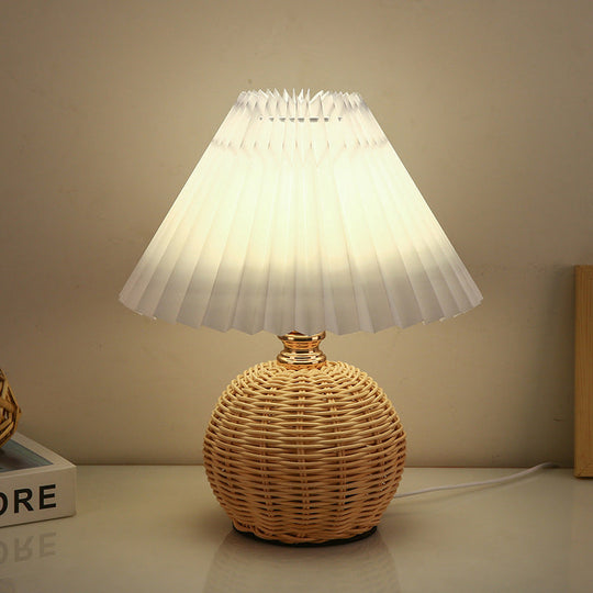 GlowWeave | Sanft dimmbare Rattanleuchte mit Fernbedienung