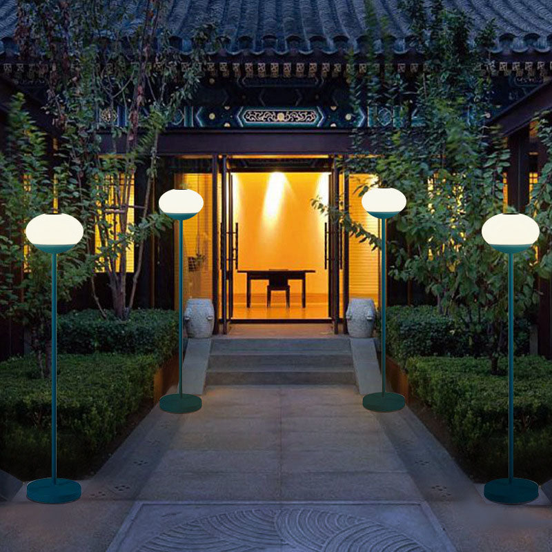 SunStalk | Elegante PE-Stehlampe für Garten & Rasen