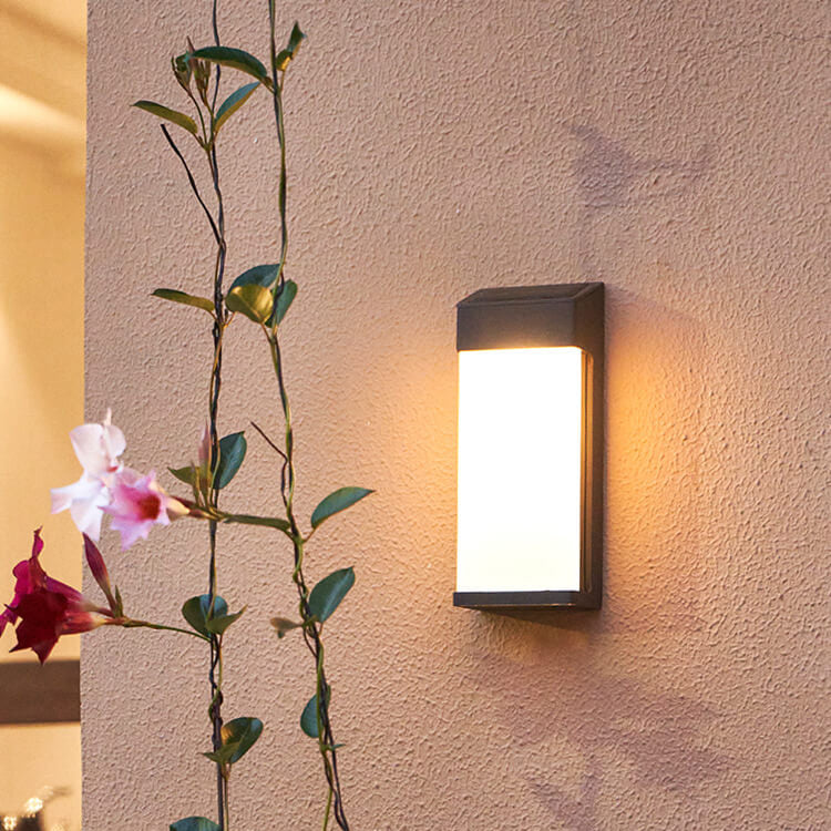 SolarCube | Kompakte LED-Wandleuchte mit Milchglas