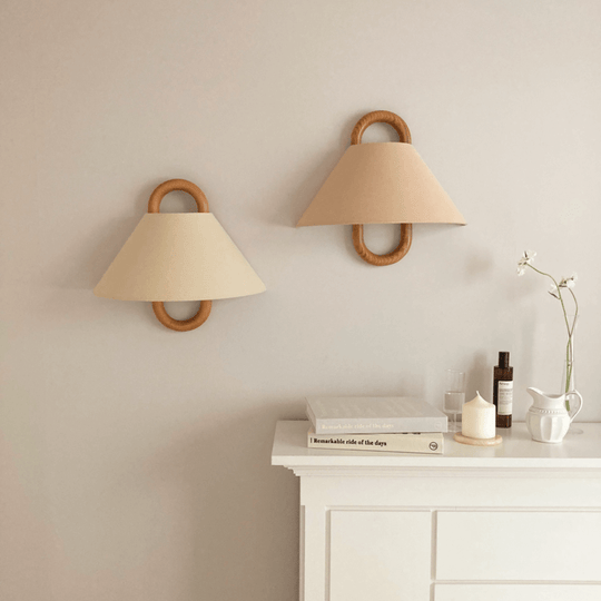 WoodCove | Halbkreis Wandleuchte aus Massivholz & Stoff