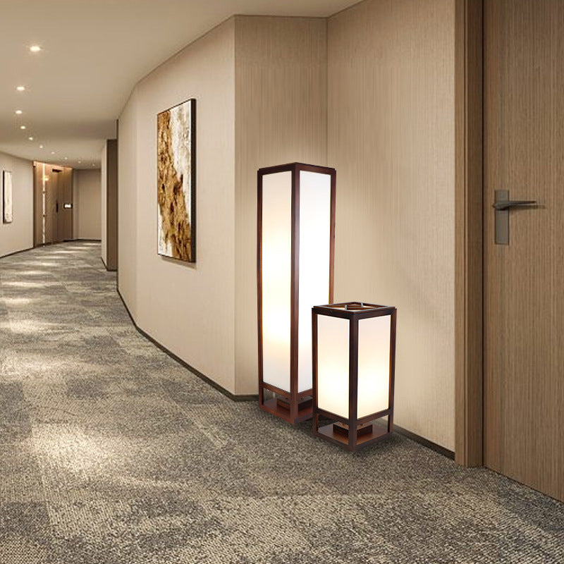 HanLume | Holz-Stehlampe mit klassischem Pergamentschirm