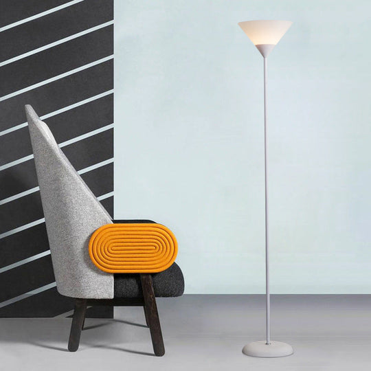 ConeLume | Kreative Minimalistische Kegel-Schirm 1-Licht Stehlampe