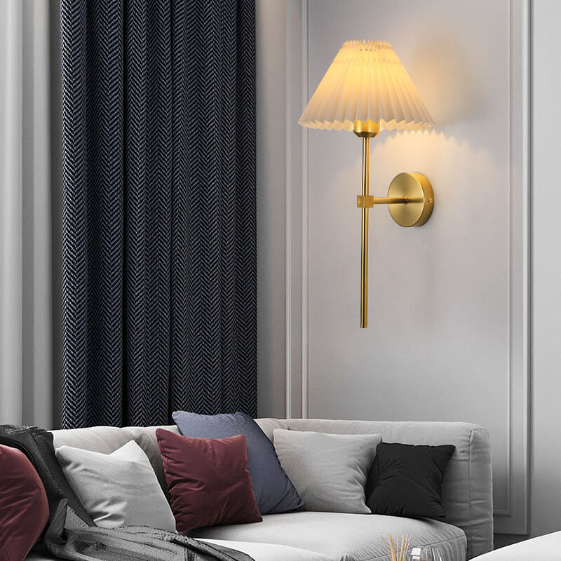 ShadeLuxe | Faltenstoff Wandleuchte mit geradem Arm