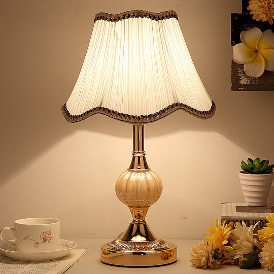 LumiFleur | Nordische Vintage Blumen Glas Stoff 1-Licht Tischlampe