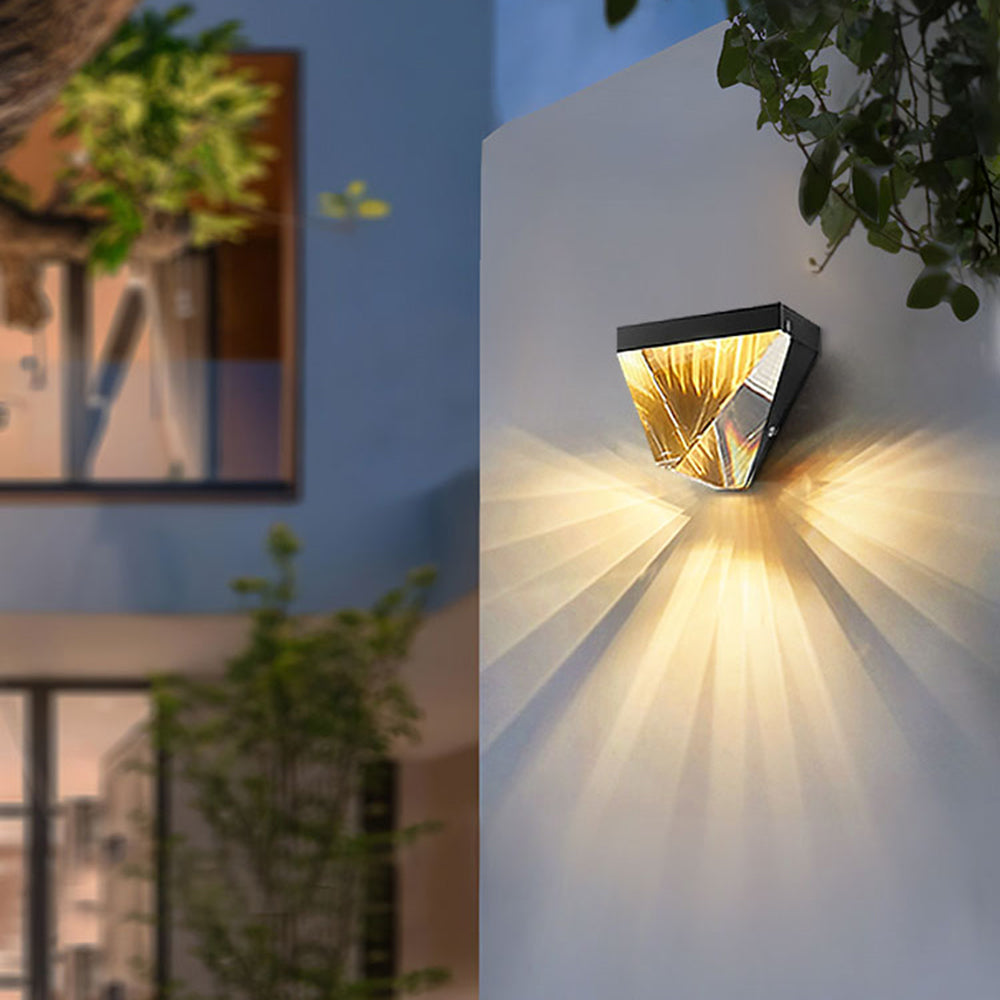 PrismaGlow | Goldener Diamant Wandleuchte