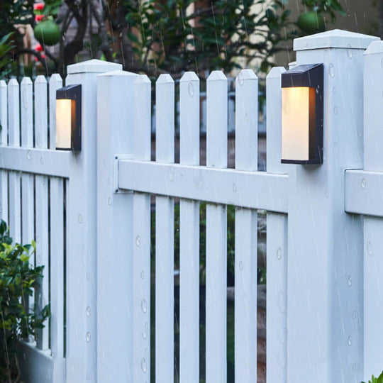 SolarCube | Kompakte LED-Wandleuchte mit Milchglas