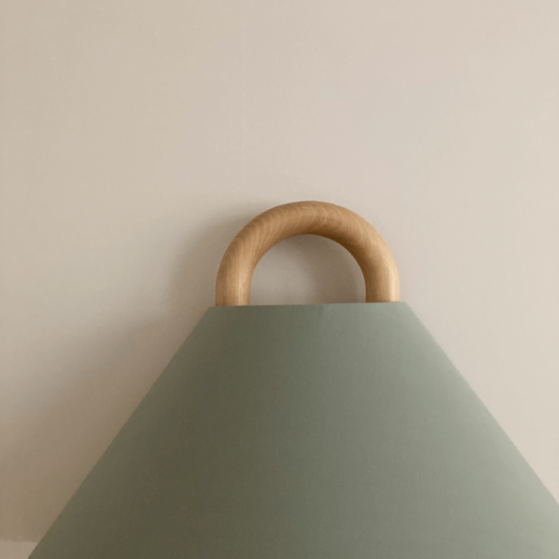 WoodCove | Halbkreis Wandleuchte aus Massivholz & Stoff