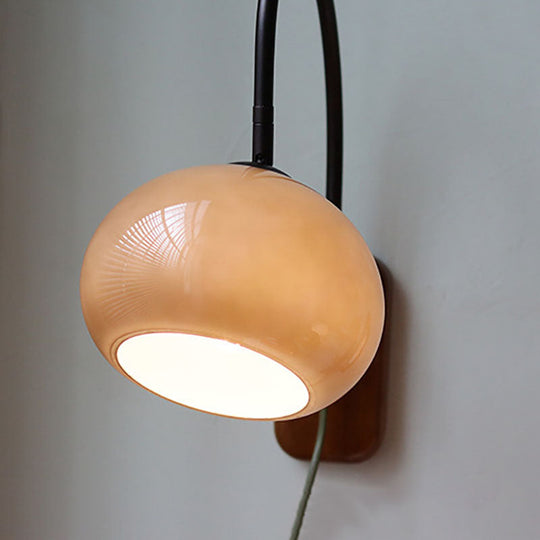 BranWood | Klassische Glaslampe mit Massivholz-Detail