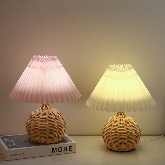 GlowWeave | Sanft dimmbare Rattanleuchte mit Fernbedienung
