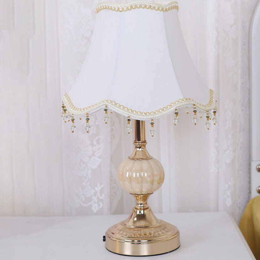ViennaBloom | Goldene Blumentischlampe mit Stil
