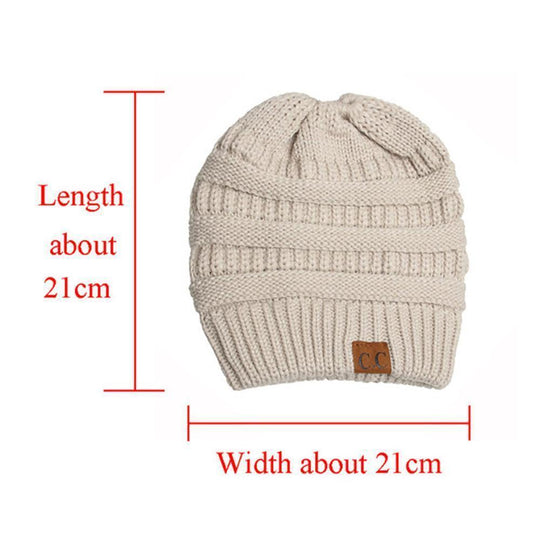 AuraKnit | Pferdeschwanz-Mütze – Weicher Strick-Beanie