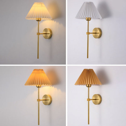 ShadeLuxe | Faltenstoff Wandleuchte mit geradem Arm