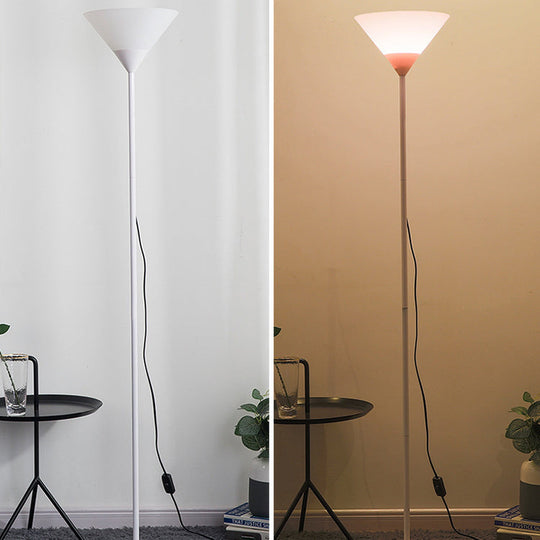 ConeLume | Kreative Minimalistische Kegel-Schirm 1-Licht Stehlampe