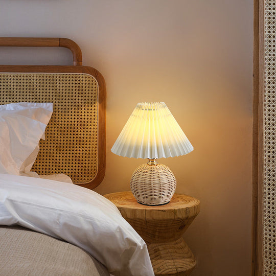 GlowWeave | Sanft dimmbare Rattanleuchte mit Fernbedienung