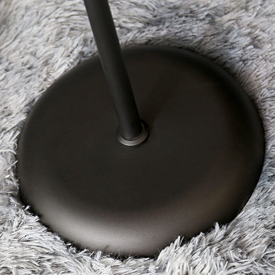SlimCone | Nordic Minimalistischer Eisenkegel Stehlampe mit langem Stab und 1 Licht