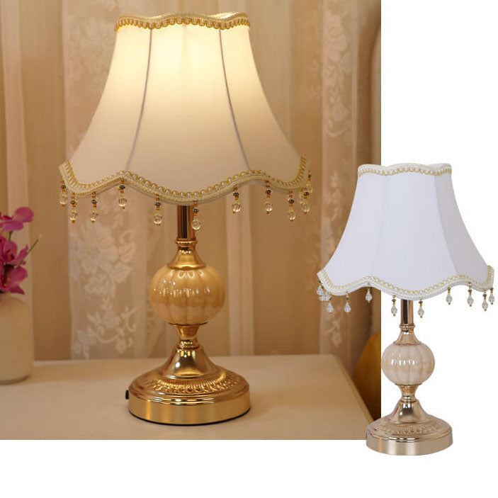 ViennaBloom | Goldene Blumentischlampe mit Stil