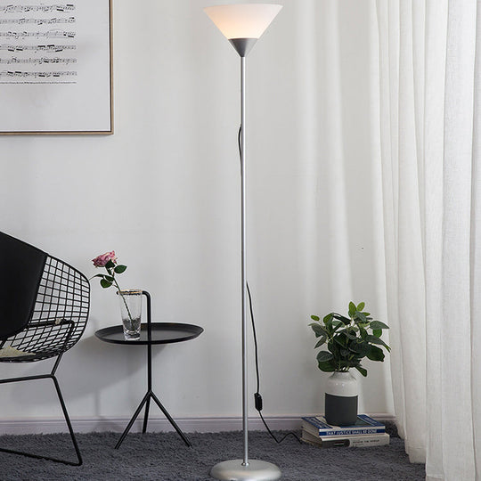 ConeLume | Kreative Minimalistische Kegel-Schirm 1-Licht Stehlampe