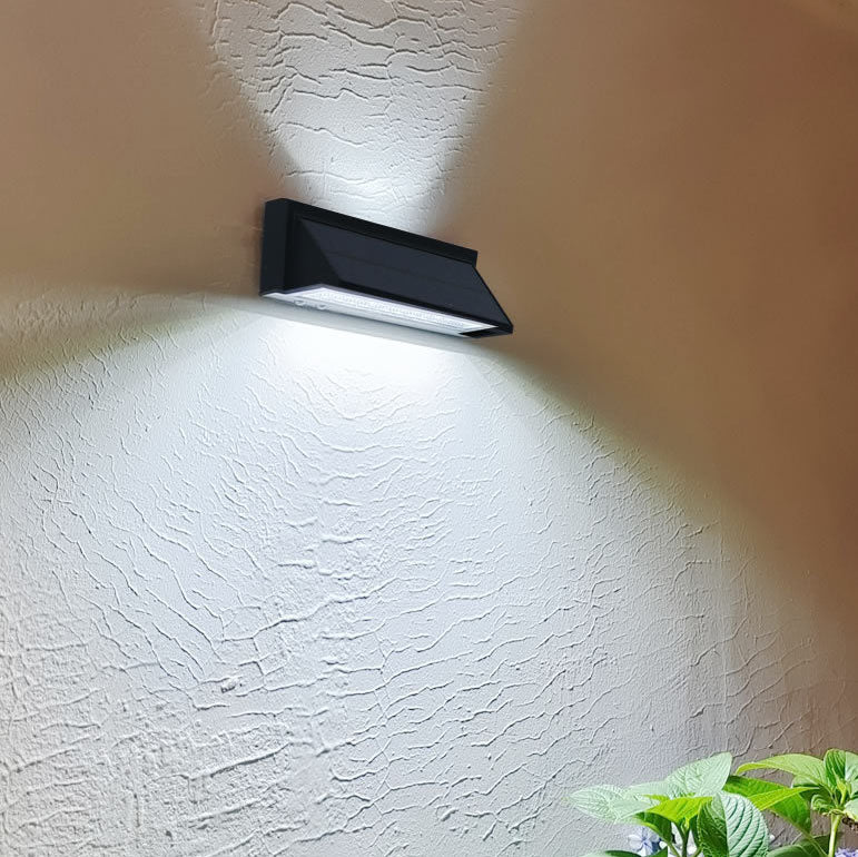 SolarSlope | Schräge LED-Wandleuchte für den Patio
