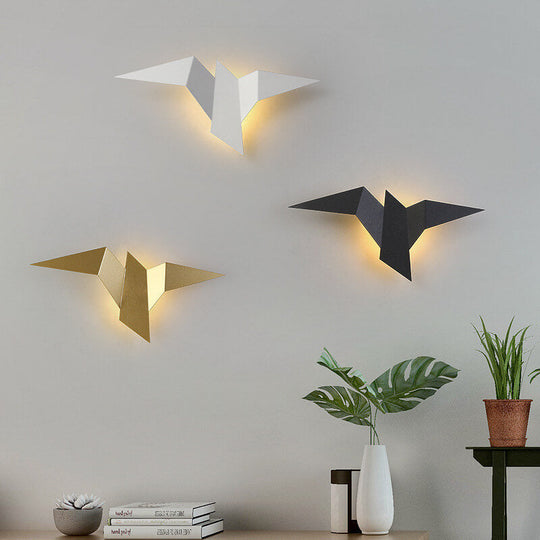 FlightLine | Künstlerische Vogel-Wandlampe in Weiß & Gold