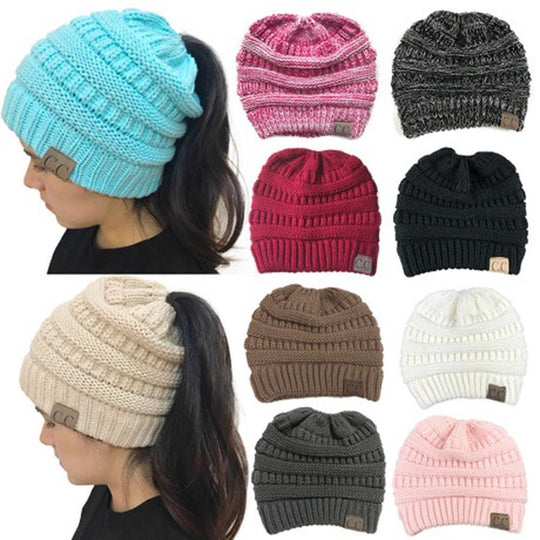 AuraKnit | Pferdeschwanz-Mütze – Weicher Strick-Beanie