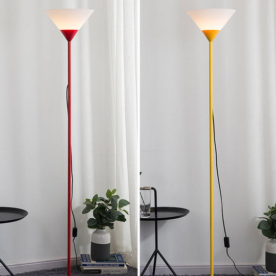ConeLume | Kreative Minimalistische Kegel-Schirm 1-Licht Stehlampe