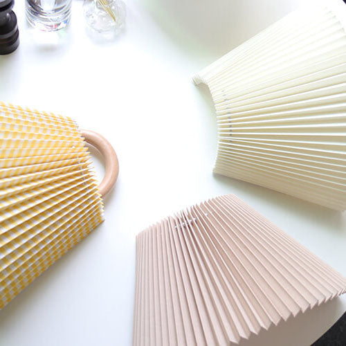 WoodCove | Halbkreis Wandleuchte aus Massivholz & Stoff