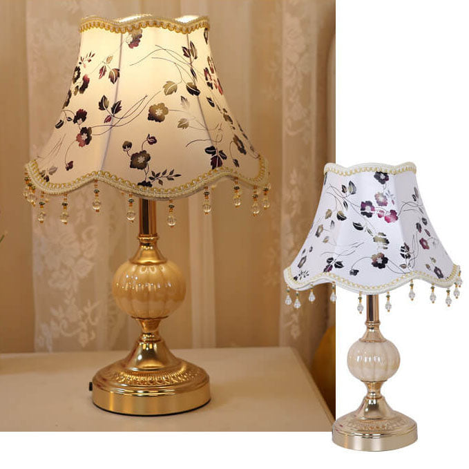 ViennaBloom | Goldene Blumentischlampe mit Stil