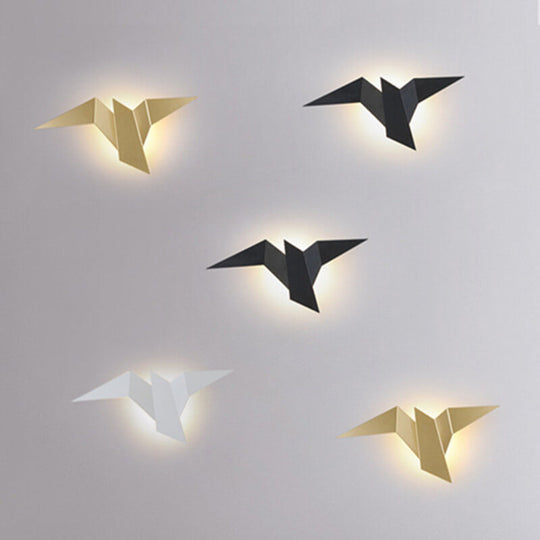 FlightLine | Künstlerische Vogel-Wandlampe in Weiß & Gold