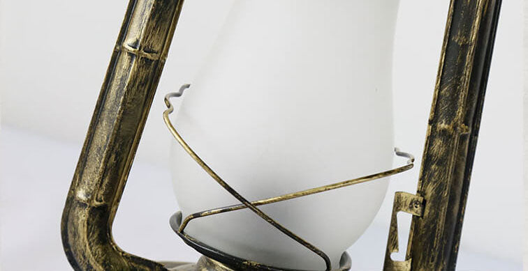 BronzeBlaze | Antike Tischlampe im Kerosin-Stil