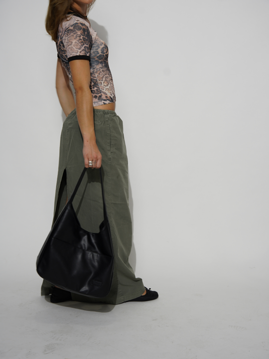LoraBag | Schultertasche – Minimalistisches Design & Pflegeleichte Oberfläche