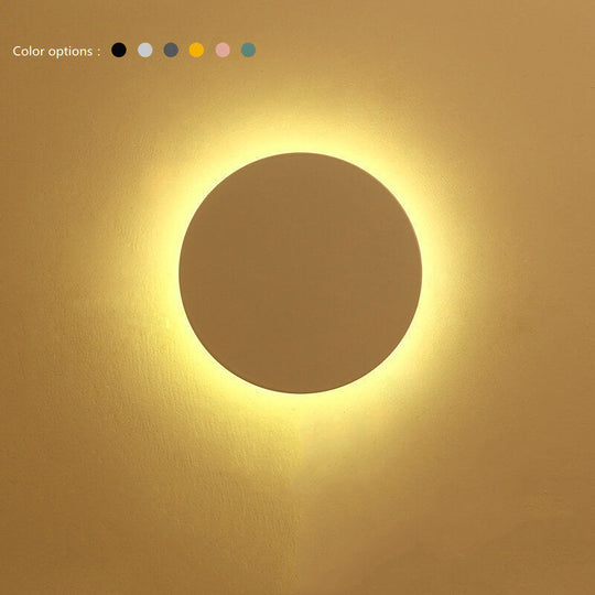 NeoDot | Farbige LED-Wandleuchte in zwei Größen