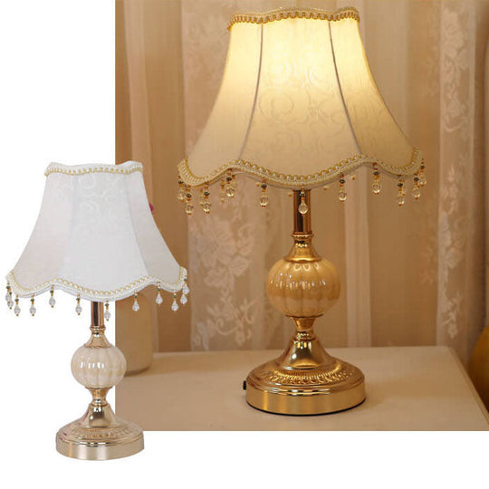 ViennaBloom | Goldene Blumentischlampe mit Stil