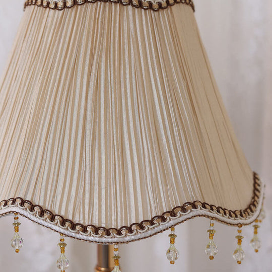 ViennaBloom | Goldene Blumentischlampe mit Stil