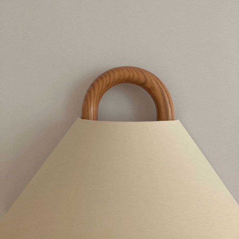 WoodCove | Halbkreis Wandleuchte aus Massivholz & Stoff