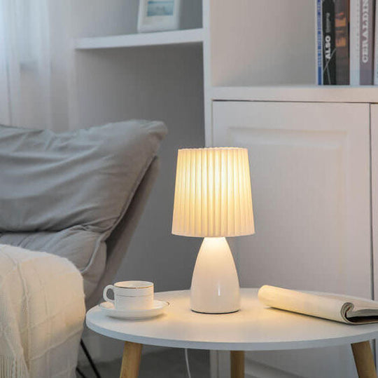 LumiPleat | Nordic Vintage Faltenschirm Glasbasis 1-Licht Tischlampe