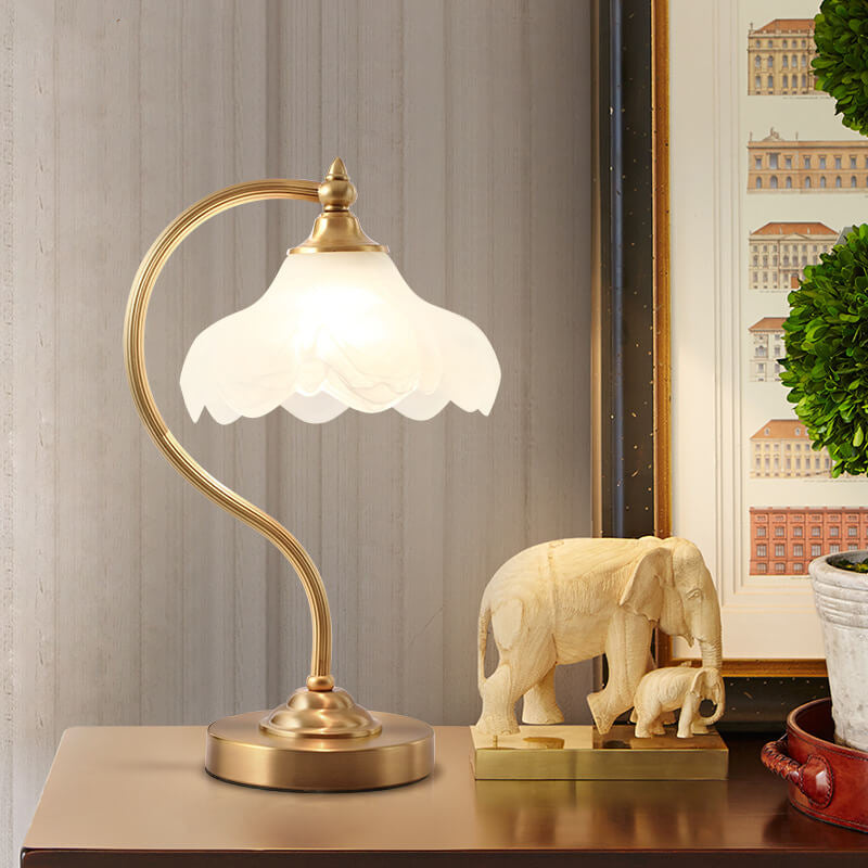 LumaFlora | Vintage Messing Glas Blütenblatt Schirm 1-Licht Tischlampe